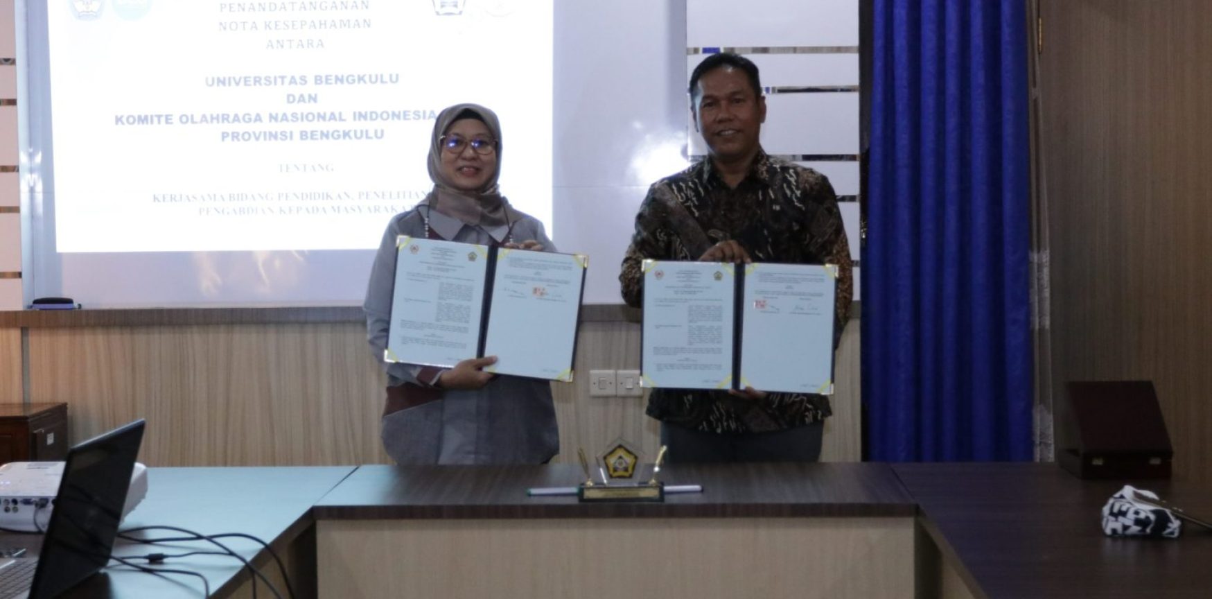 Penandatanganan MoU antara Universitas Bengkulu dengan Komite Olahraga Nasional Indonesia Provinsi Bengkulu